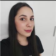 Profesora de matemáticas imparte clases a niños de todas las edades